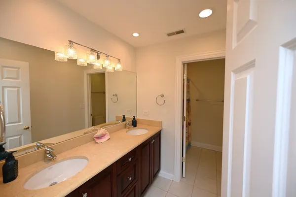 $1,595,000 | 175 Lagoon Drive, Northfield, IL 60093