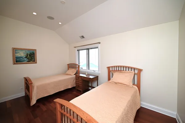 $1,595,000 | 175 Lagoon Drive, Northfield, IL 60093