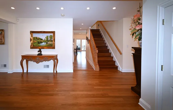 $1,595,000 | 175 Lagoon Drive, Northfield, IL 60093