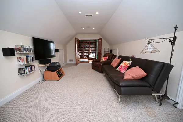 $1,595,000 | 175 Lagoon Drive, Northfield, IL 60093