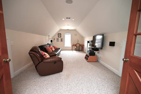 $1,595,000 | 175 Lagoon Drive, Northfield, IL 60093