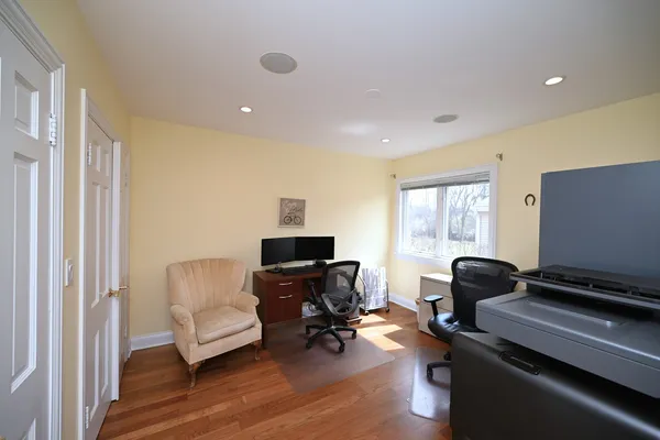 $1,595,000 | 175 Lagoon Drive, Northfield, IL 60093