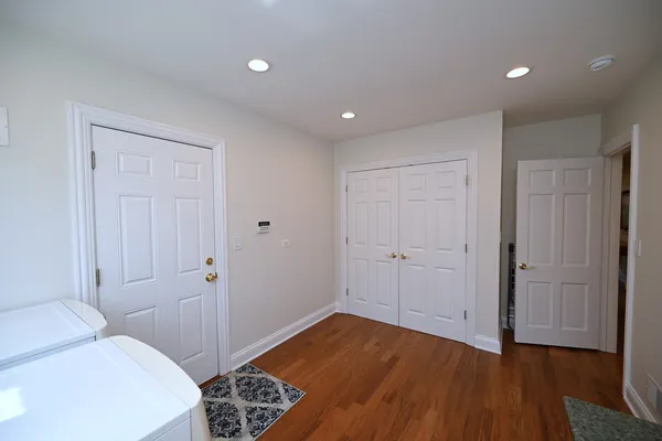 $1,595,000 | 175 Lagoon Drive, Northfield, IL 60093