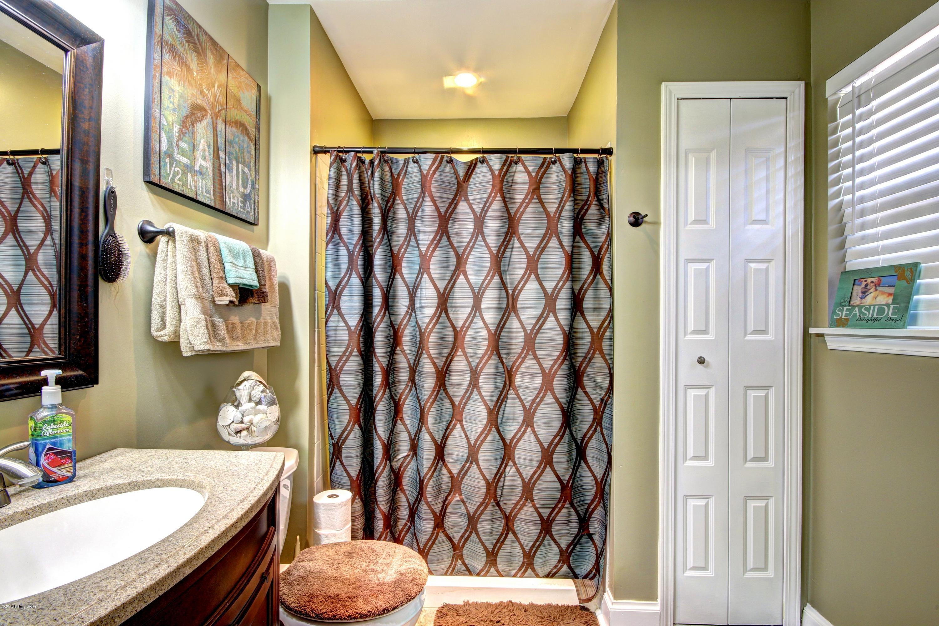 4309 Seagrape Road Jeffersontown, KY 40299 - Photo 14 of 32 Master bath