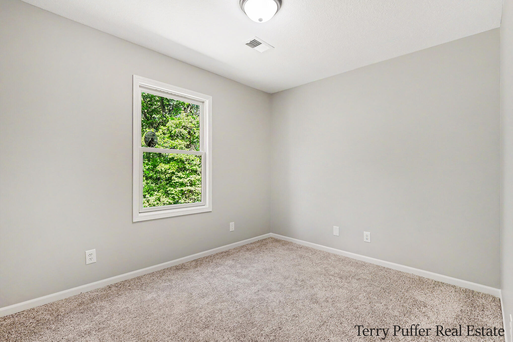 351 North Hilton Park Road Muskegon, MI 49442 - Photo 20 of 35 IMG_1706