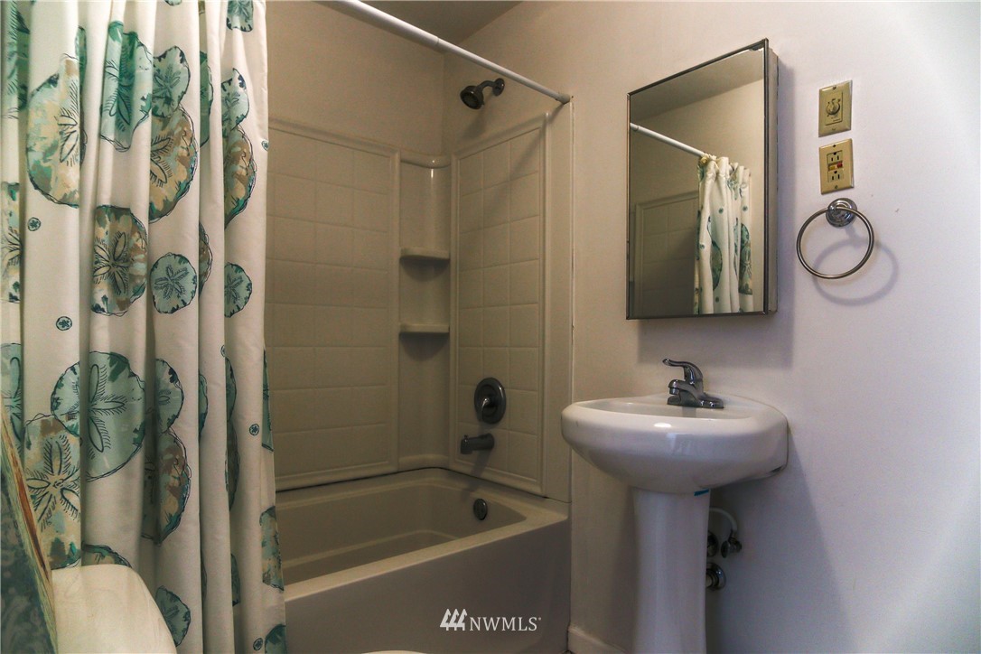 751 Maple Grove Road Camano Island, WA 98282 - Photo 14 of 40 Gallery Image 14