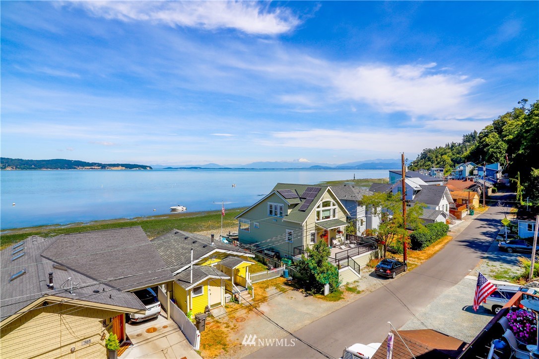751 Maple Grove Road Camano Island, WA 98282 - Photo 4 of 40 Gallery Image 4