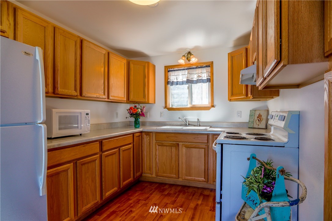 751 Maple Grove Road Camano Island, WA 98282 - Photo 9 of 40 Gallery Image 9