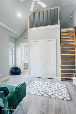 a view of livingroom with furniture and windows