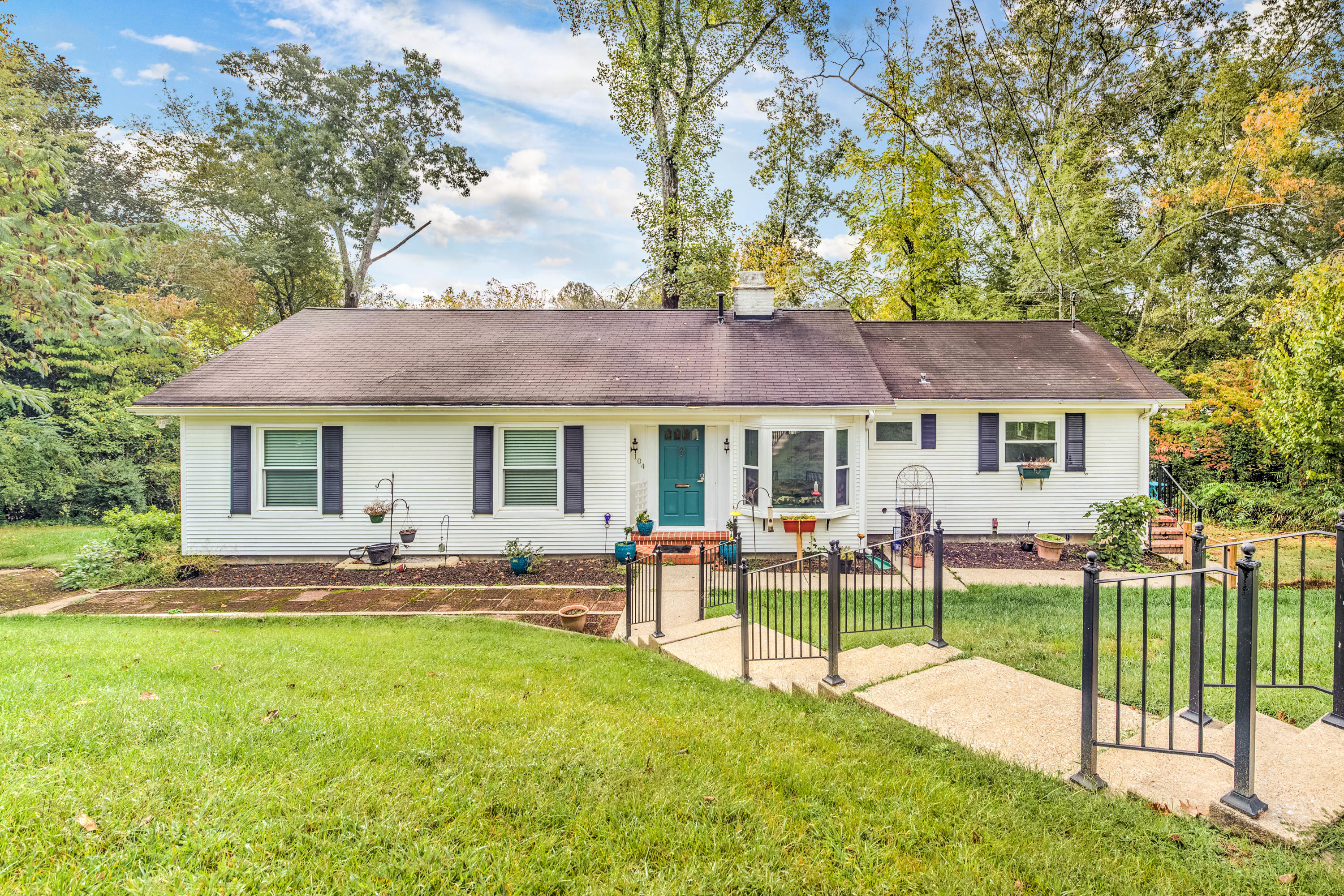 104 Pickwick Lane Oak Ridge, TN 37830 - Photo 1 of 35 Front