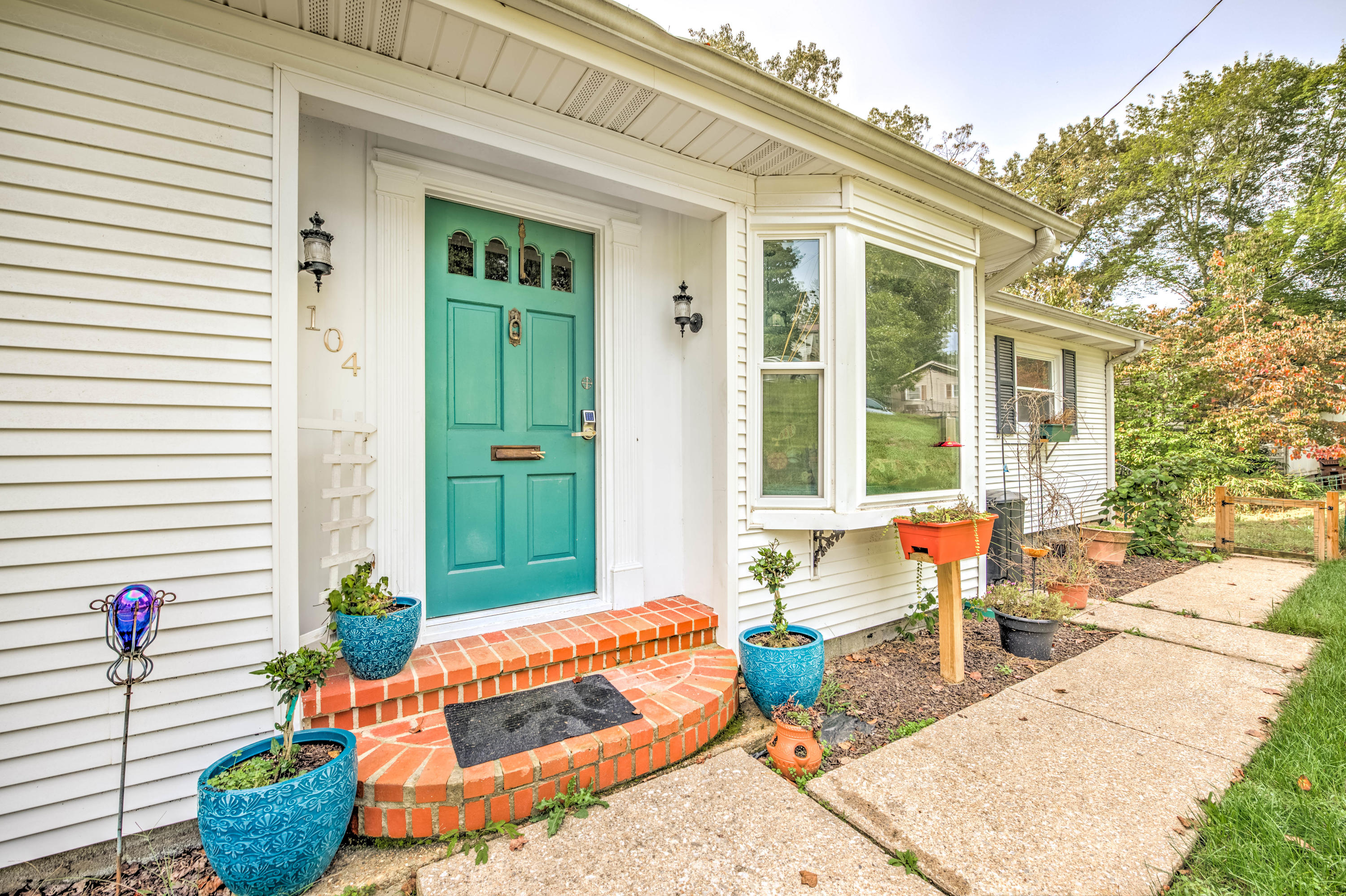 104 Pickwick Lane Oak Ridge, TN 37830 - Photo 3 of 35 Front Door