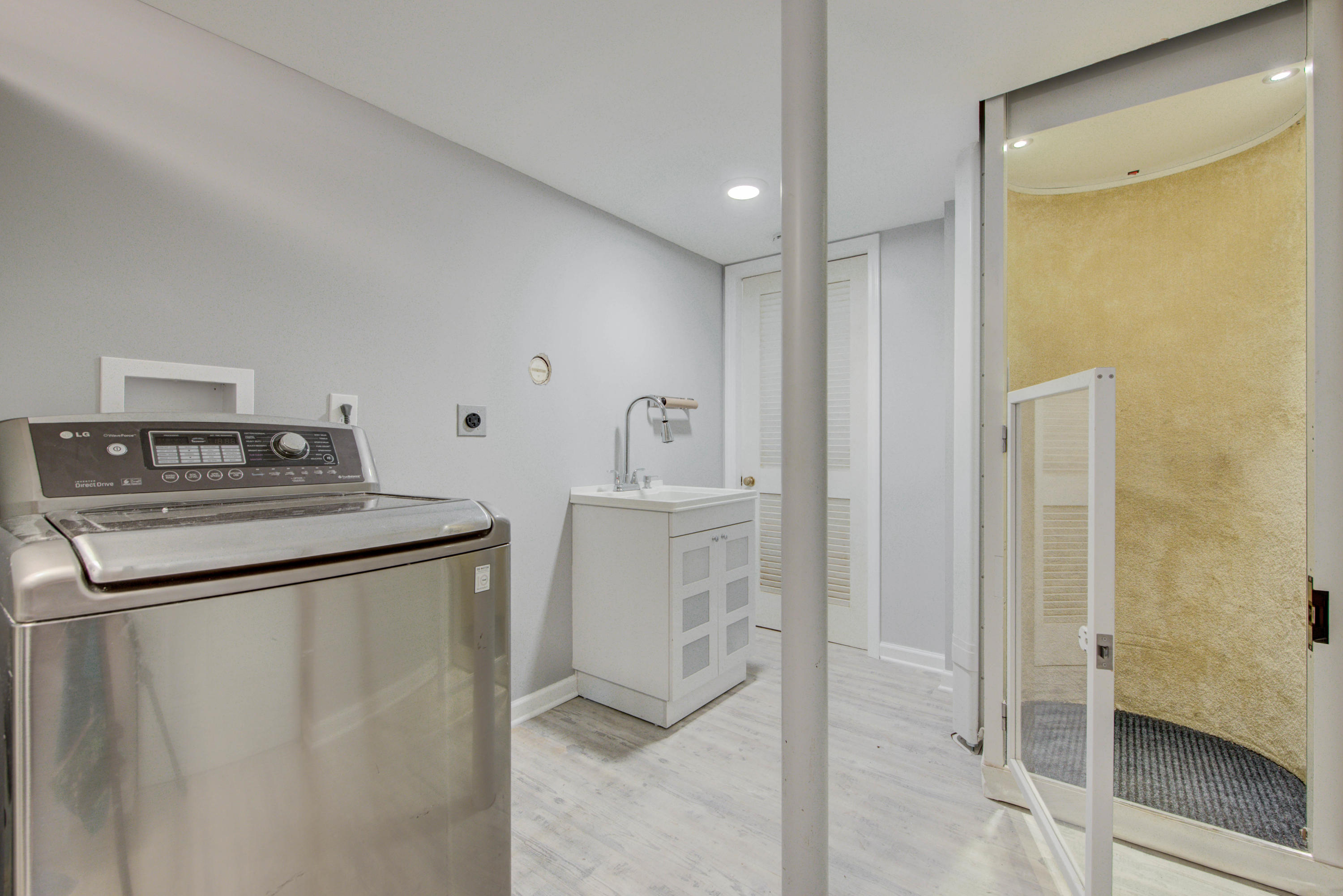 104 Pickwick Lane Oak Ridge, TN 37830 - Photo 30 of 35 Utility Room