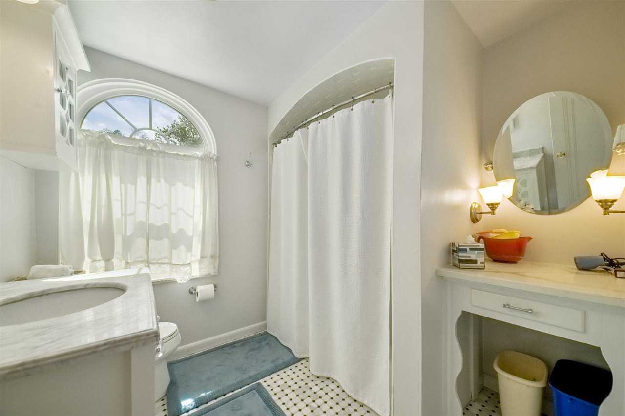 1366 Audubon Road Grosse Pointe, MI 48230 - Photo 24 of 38 50018031-23.JPG