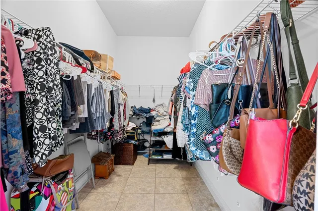 a view of yard with green space