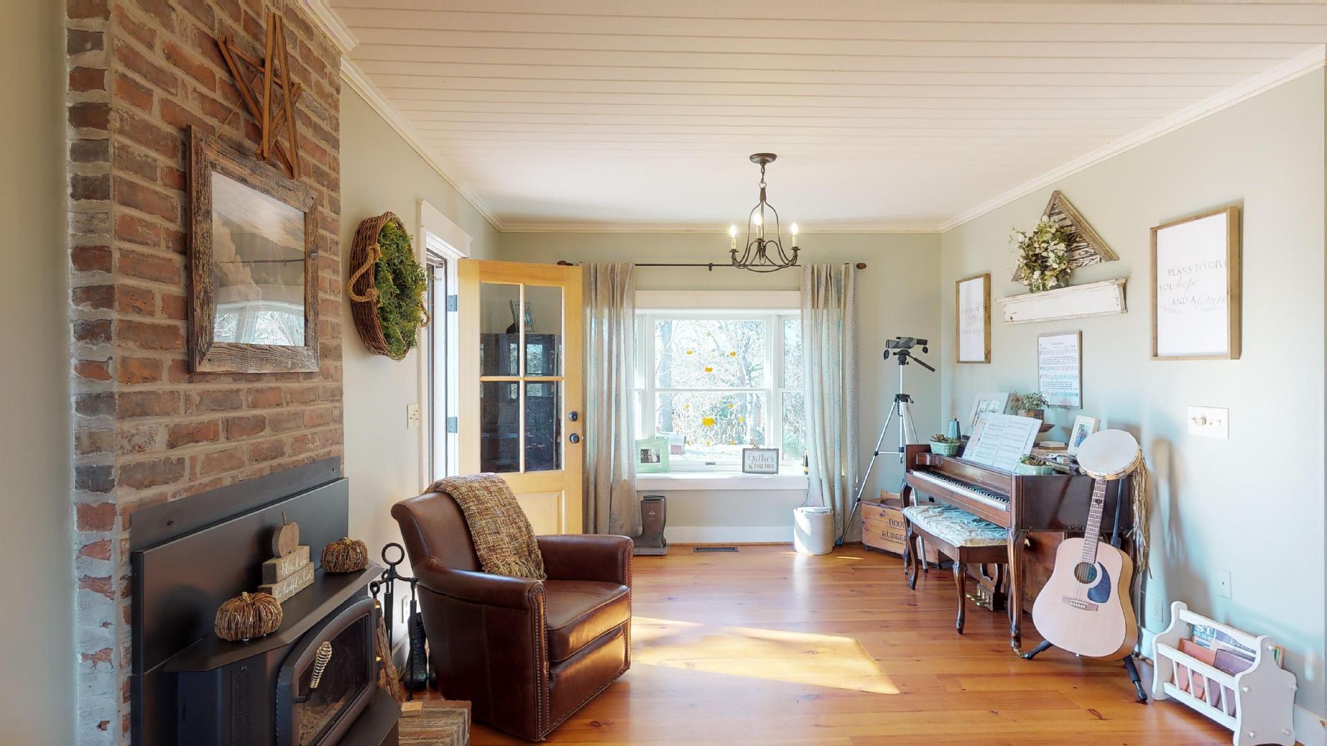 2281 Osburn Road Arrington, TN 37014 - Photo 25 of 29 a living room with furniture and wooden floor