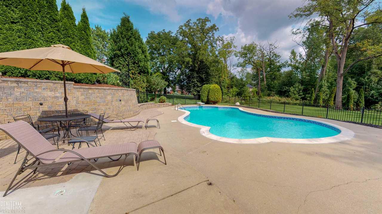 1686 Edinborough Drive Rochester, MI 48306 - Photo 36 of 42 31356728-36.JPG
