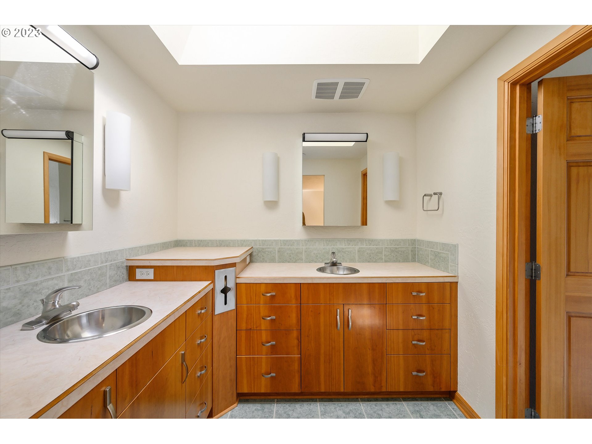 15775 Oakdale Road Dallas, OR 97338 - Photo 16 of 32 a bathroom with a sink and a mirror