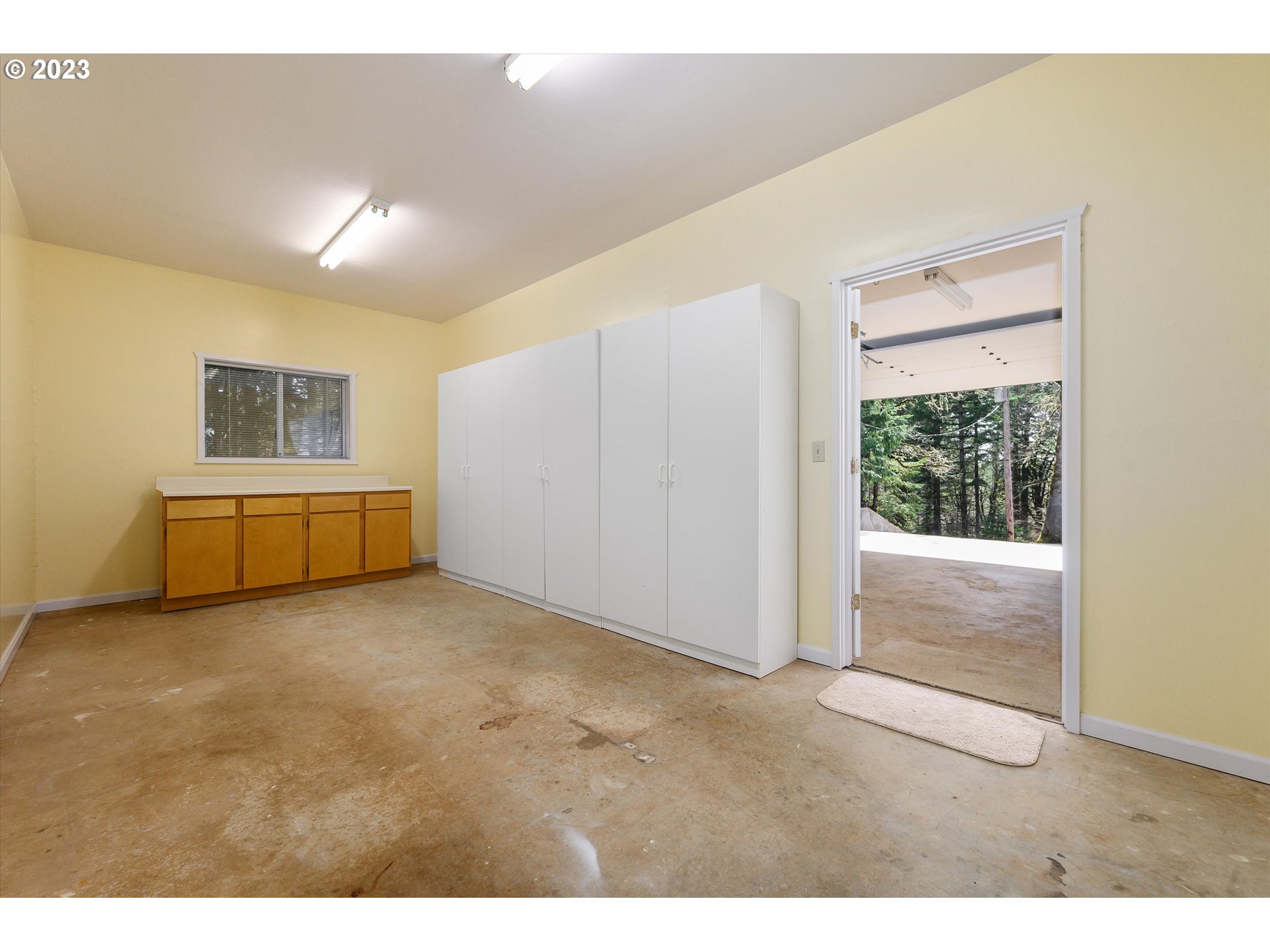15775 Oakdale Road Dallas, OR 97338 - Photo 28 of 32 a view of an empty room with a window