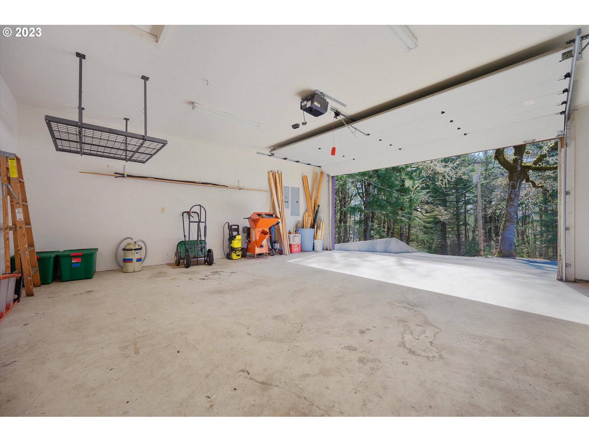 15775 Oakdale Road Dallas, OR 97338 - Photo 30 of 32 a view of a room with gym equipment