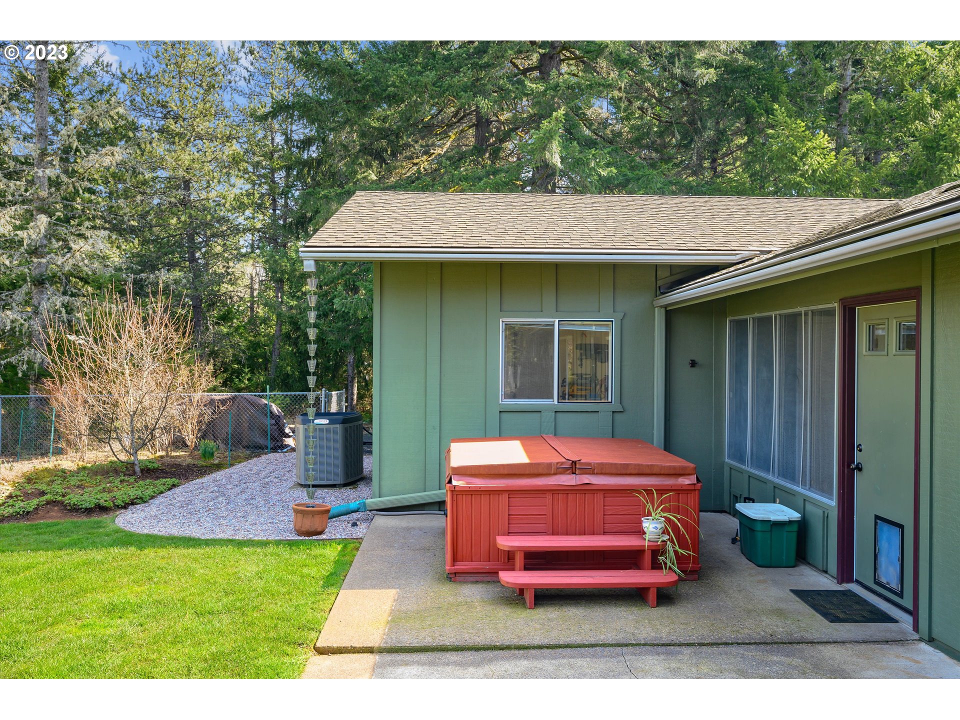 15775 Oakdale Road Dallas, OR 97338 - Photo 31 of 32 a backyard of a house with yard table and chairs