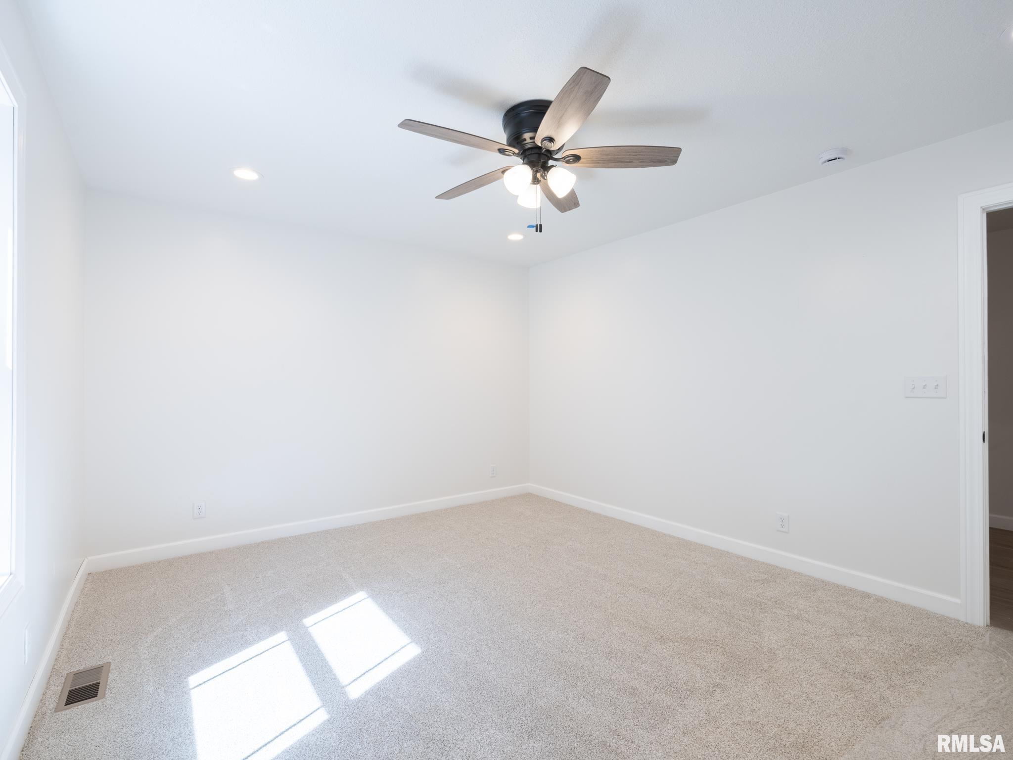1845 Whitetail Lane Pekin, IL 61554 - Photo 27 of 48 Gallery Image 27