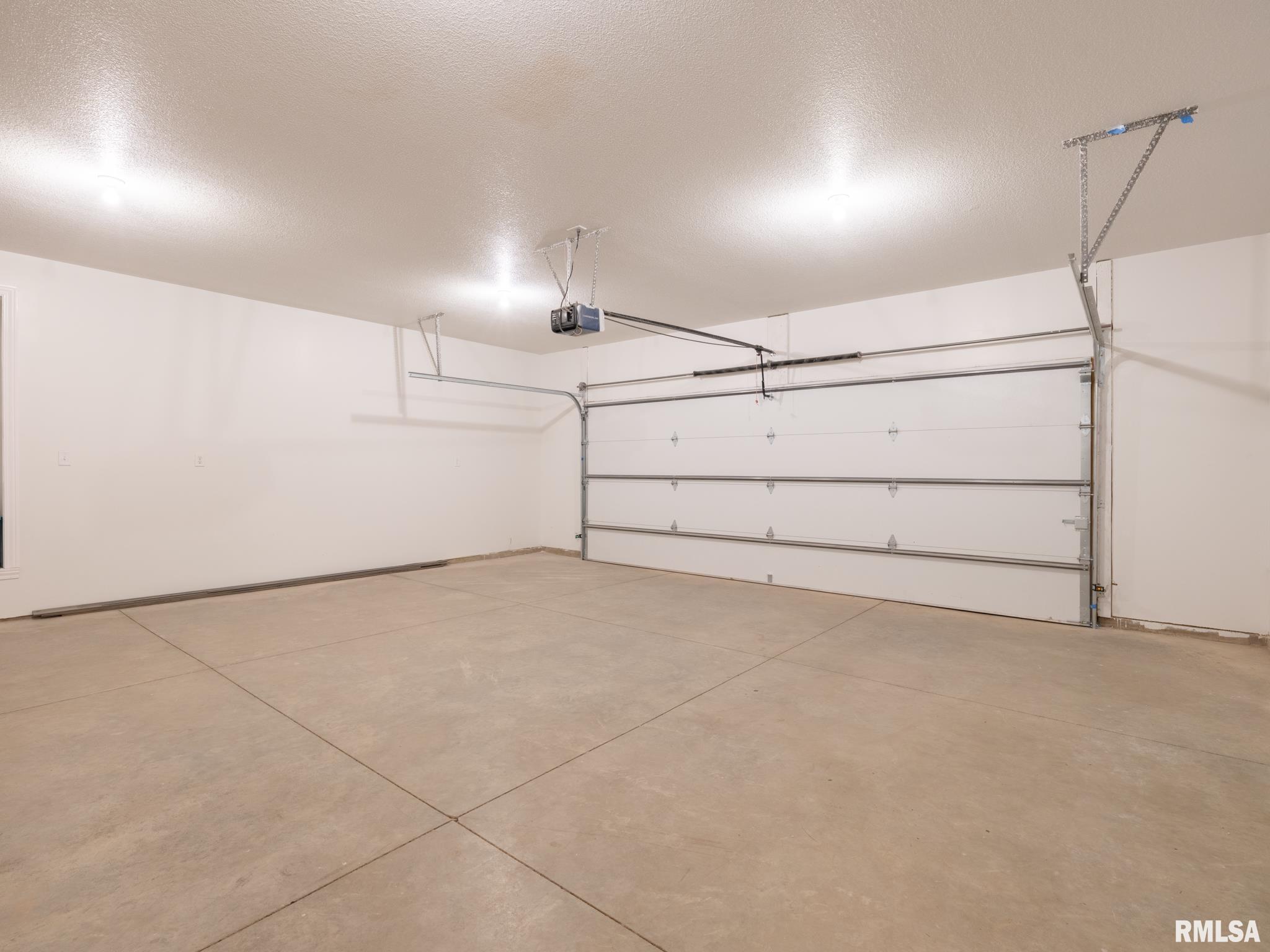 1845 Whitetail Lane Pekin, IL 61554 - Photo 41 of 48 Gallery Image 41