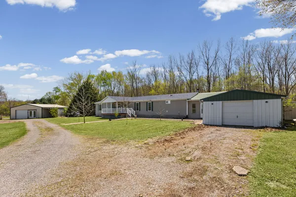 $254,000 | 2689 County Road 1025 East, Salem, IL 62881