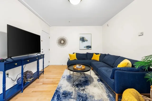 $2,700 | 49 Cedar Street, Unit 2 REAR, Boston, MA 02119