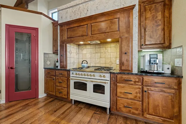 $1,900,000 | 169 Royal Oaks Hill, Fredericksburg, TX 78624