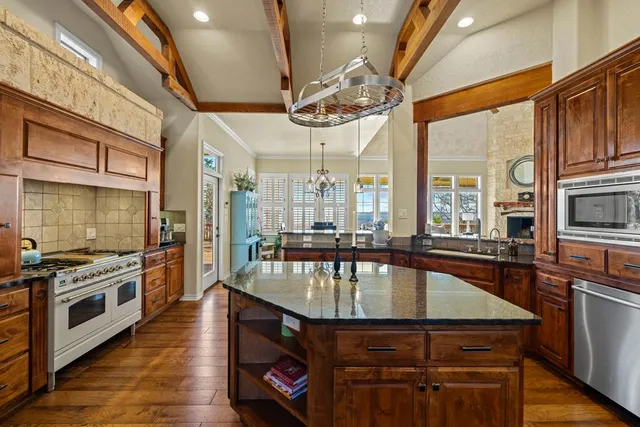 $1,900,000 | 169 Royal Oaks Hill, Fredericksburg, TX 78624