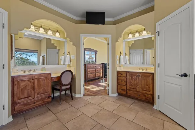 $1,900,000 | 169 Royal Oaks Hill, Fredericksburg, TX 78624