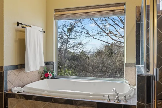 $1,900,000 | 169 Royal Oaks Hill, Fredericksburg, TX 78624