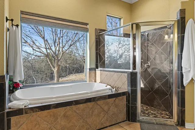 $1,900,000 | 169 Royal Oaks Hill, Fredericksburg, TX 78624