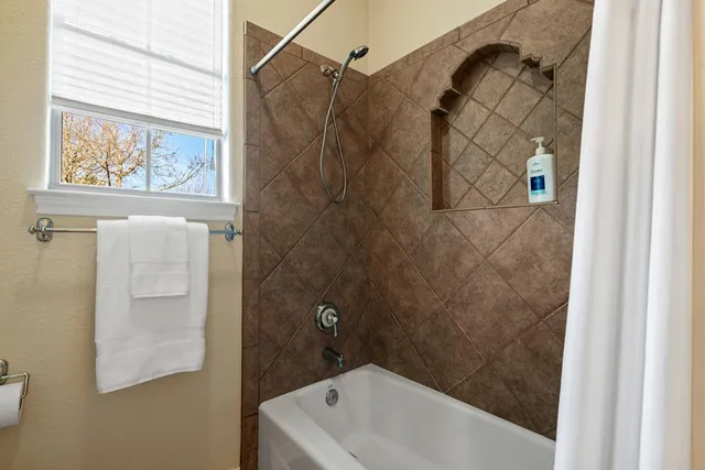 $1,900,000 | 169 Royal Oaks Hill, Fredericksburg, TX 78624