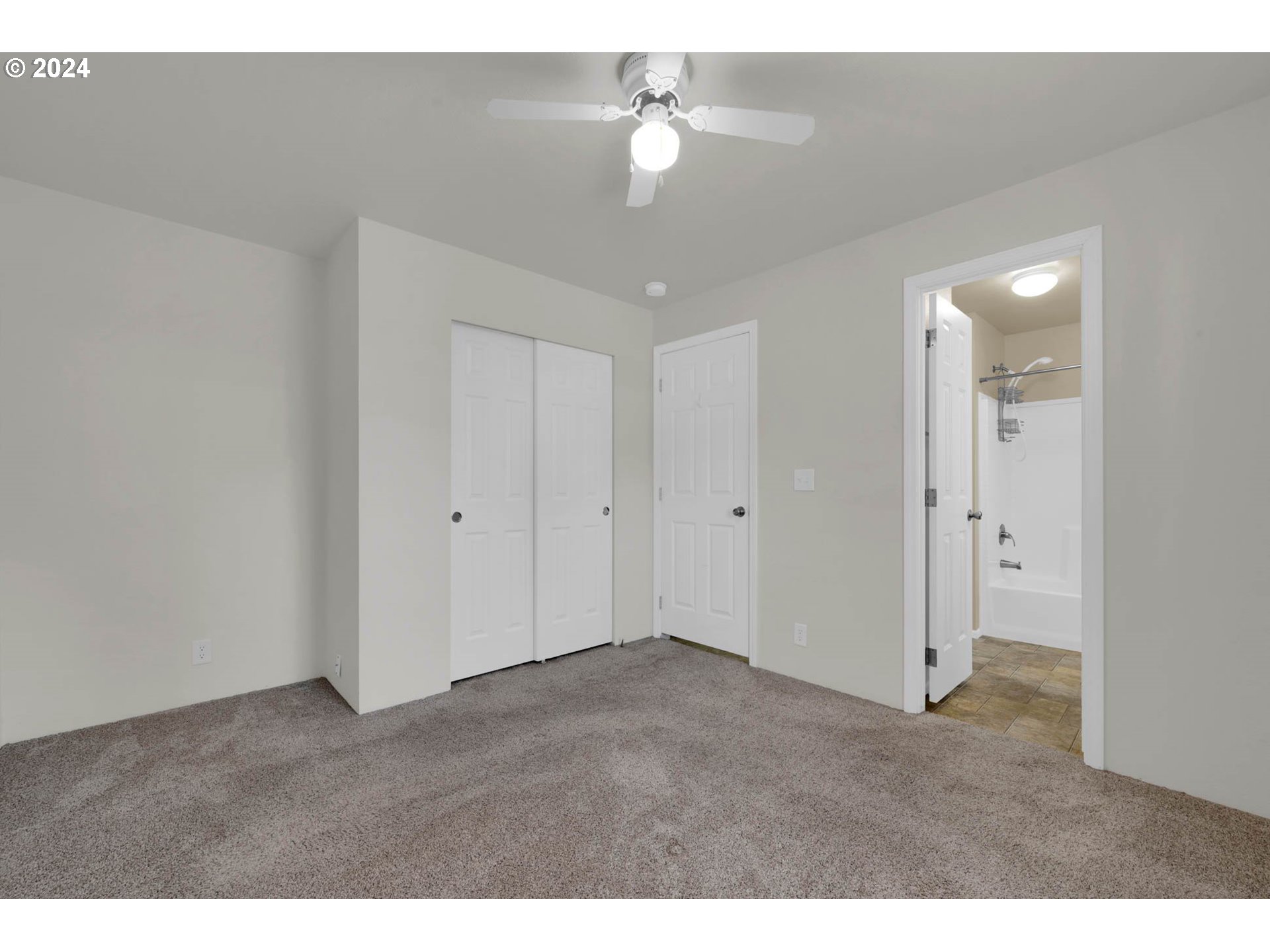 1475 Green Acres Road, Unit 148 Eugene, OR 97408 - Photo 13 of 32 Owner's Suite Bedroom