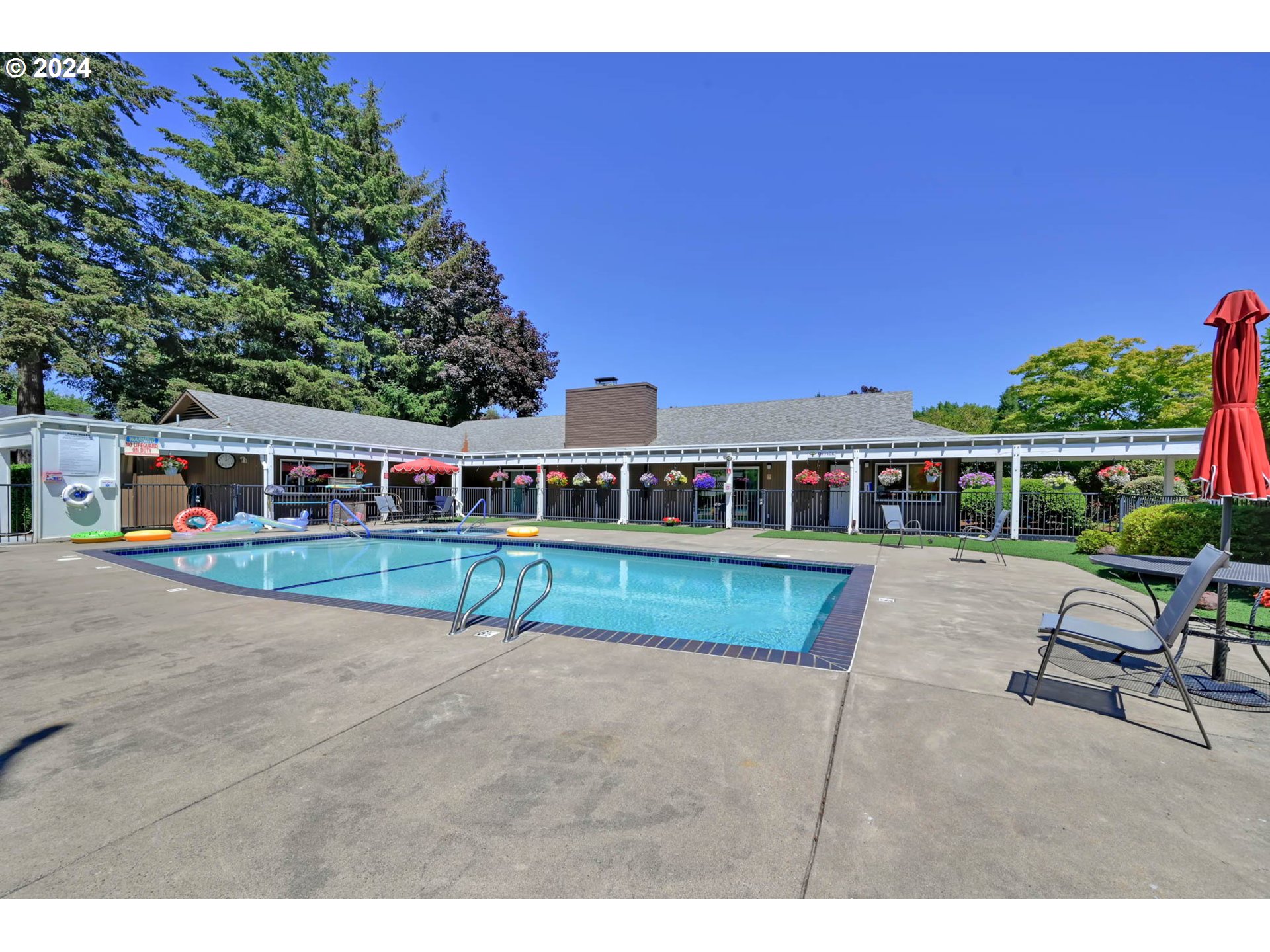 1475 Green Acres Road, Unit 148 Eugene, OR 97408 - Photo 29 of 32 Community Pool
