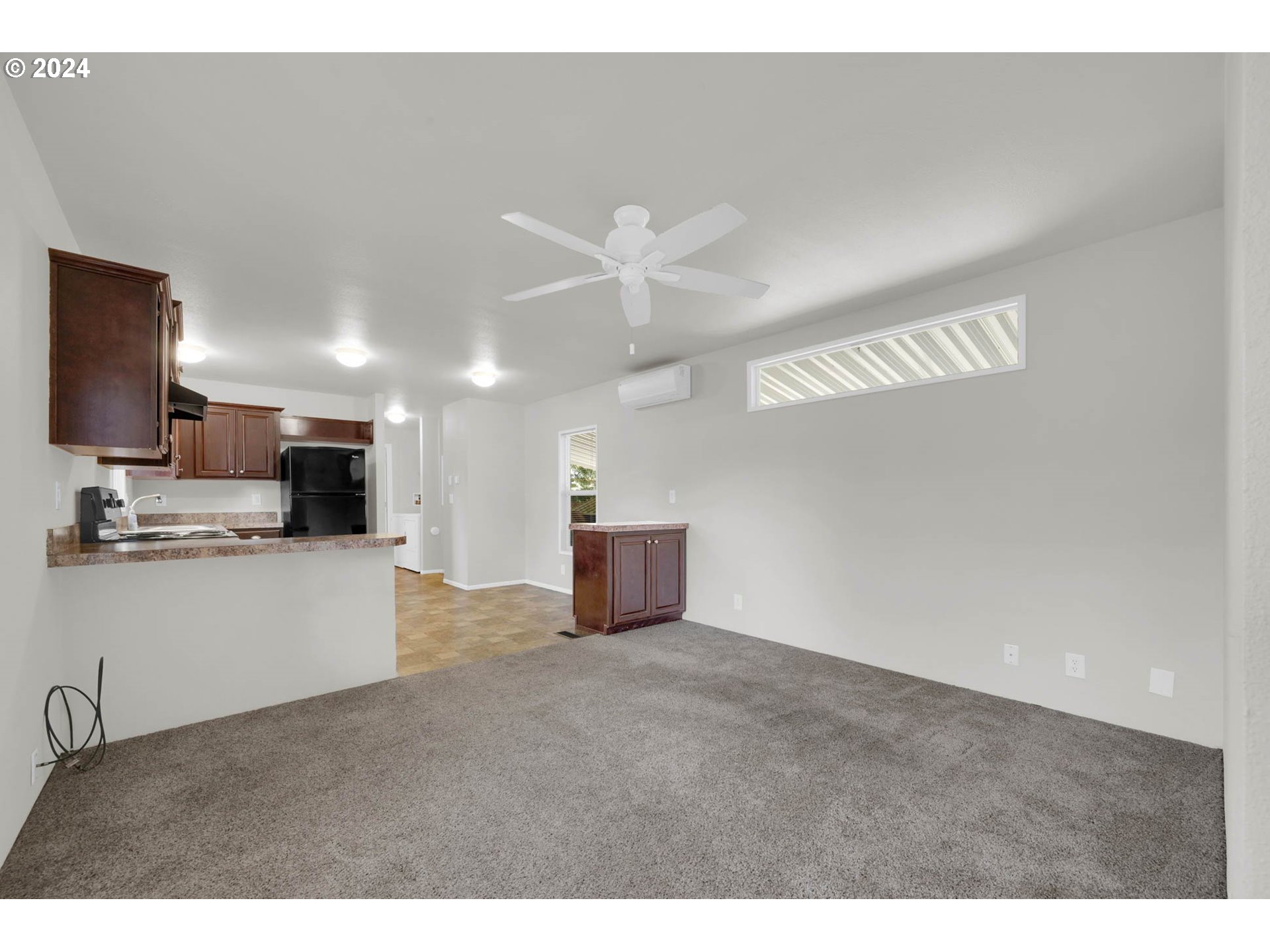 1475 Green Acres Road, Unit 148 Eugene, OR 97408 - Photo 5 of 32 Living Room