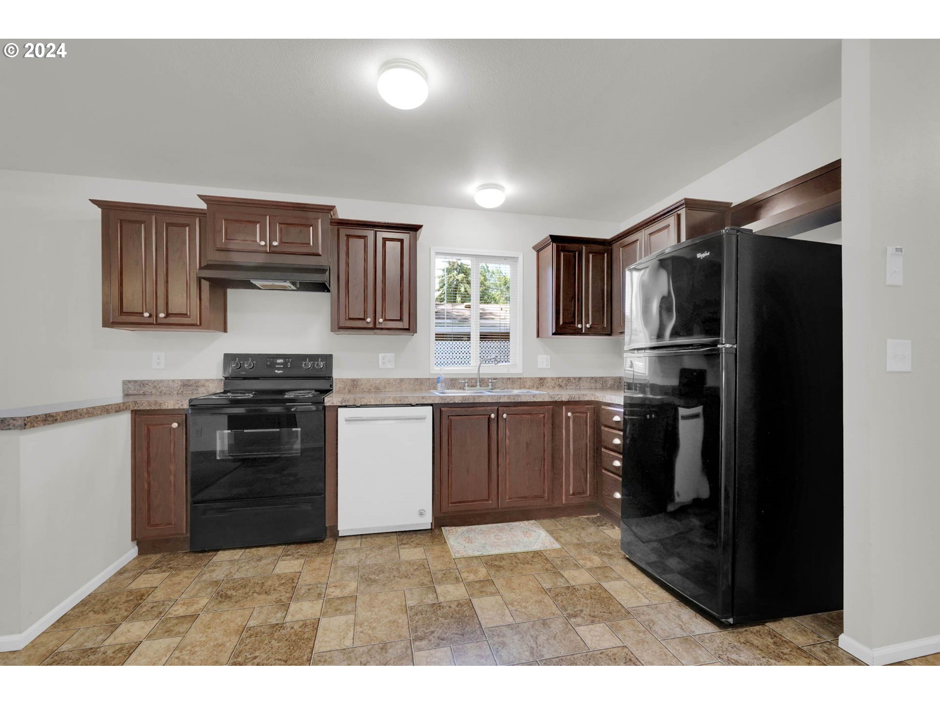 1475 Green Acres Road, Unit 148 Eugene, OR 97408 - Photo 8 of 32 Kitchen