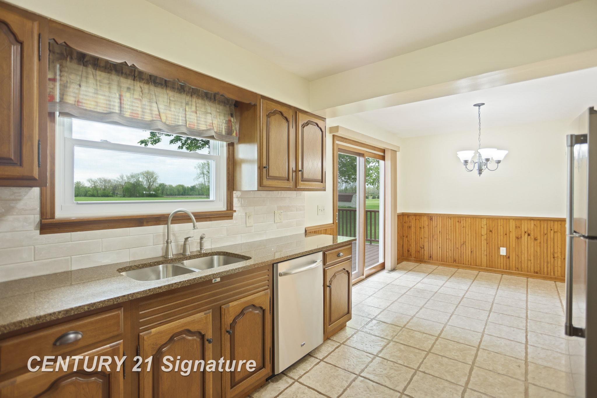 2177 Jarabec Road Saginaw, MI 48609 - Photo 15 of 57 50141508-780b22e3-5a75-4ce0-8624-f6323ba55f70.JPG