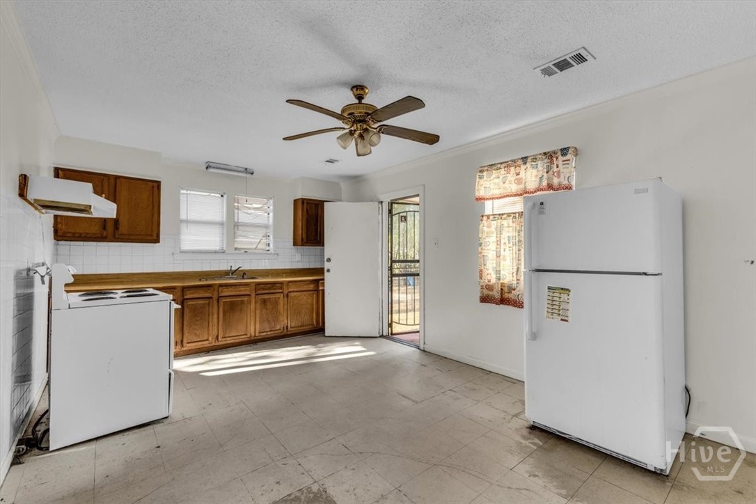 413 Emmit Street Savannah, GA 31405 - Photo 8 of 19