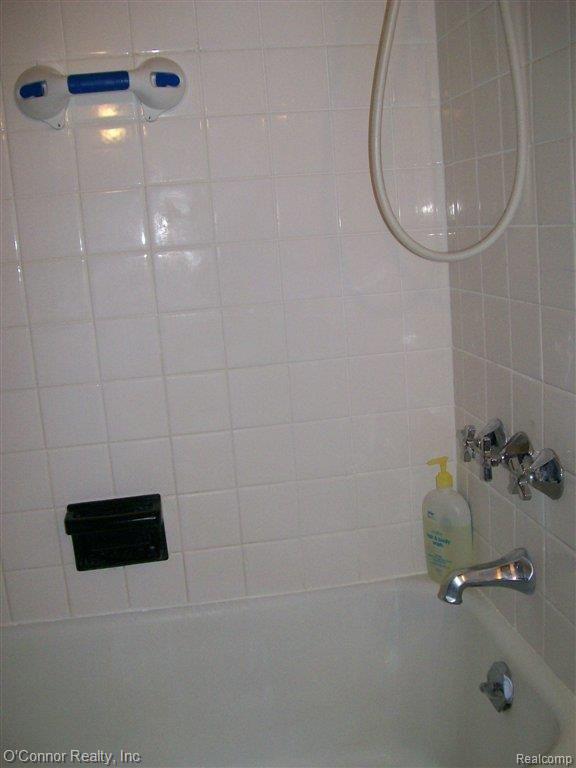 4077 Yankee Road St. Clair, MI 48079 - Photo 8 of 16 Clean Shower.JPG