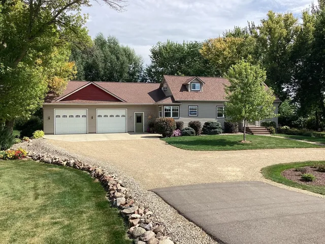$419,900 | 28674 810th Avenue, Hollandale, MN 56045