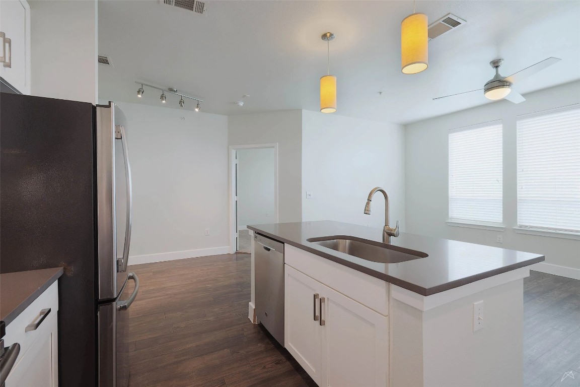 4800 Steiner Ranch Boulevard, Unit 3202 Austin, TX 78732 - Photo 17 of 32 Up to 8 weeks free rent plus reduced deposits!