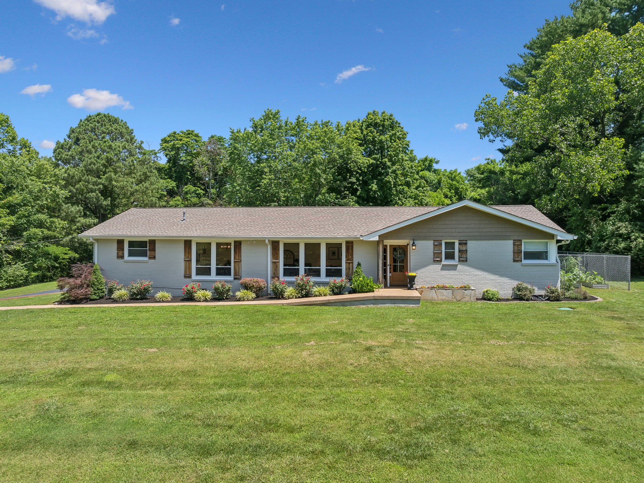 1280 Vanderbilt Road Mount Juliet, TN 37122 - Photo 38 of 55 New soffit, fascia, gutters & vinyl 2020