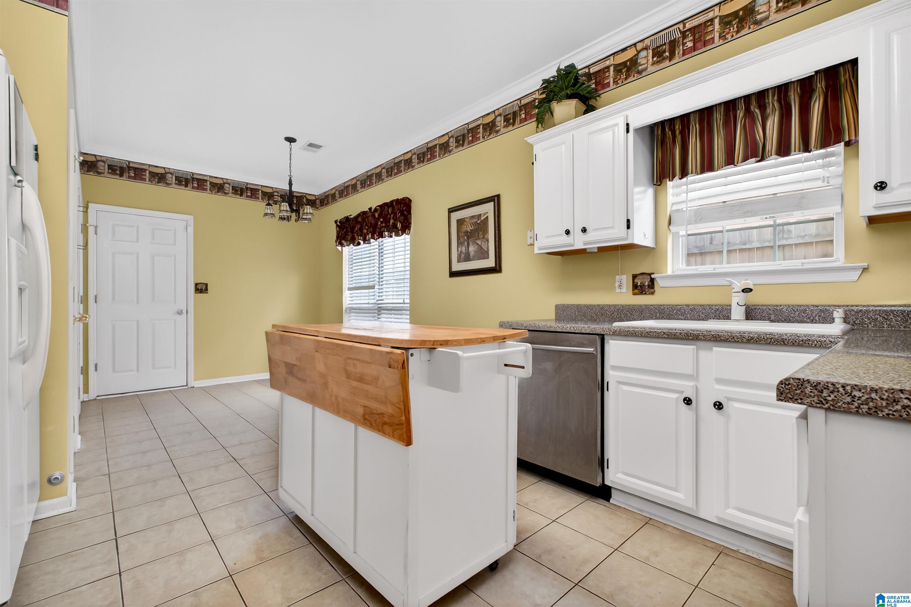 124 Warwick Circle Alabaster, AL 35007 - Photo 6 of 20