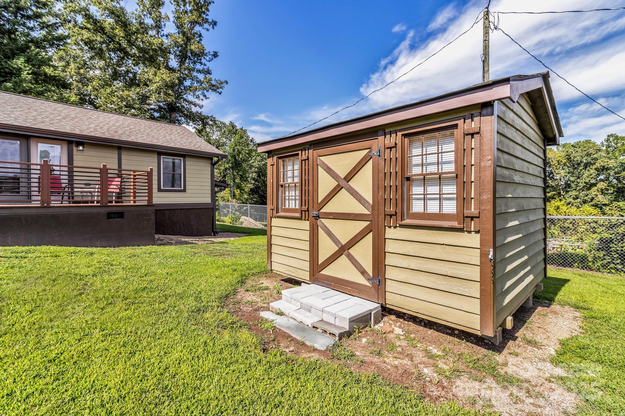 150 Oak Hill Road Candler, NC 28715 - Photo 34 of 44 a view of a porch with a backyard