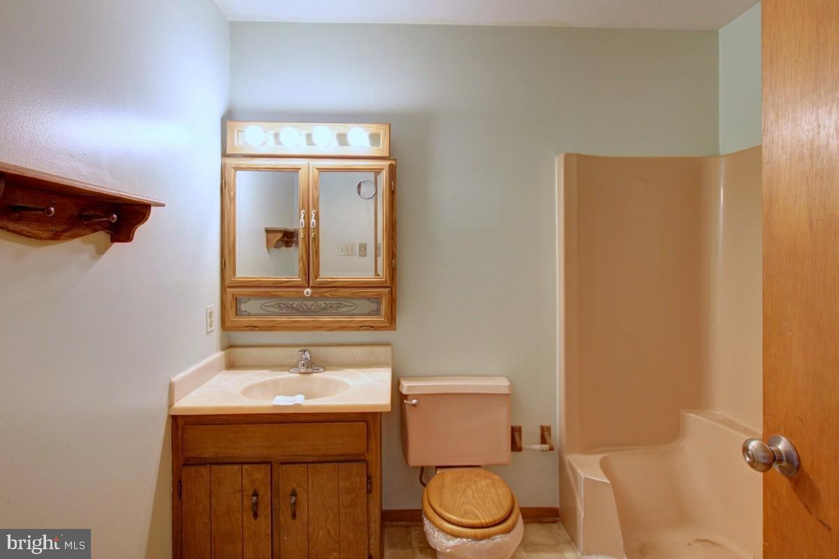 16460 Old Frederick Road Mount Airy, MD 21771 - Photo 11 of 25 Bathroom