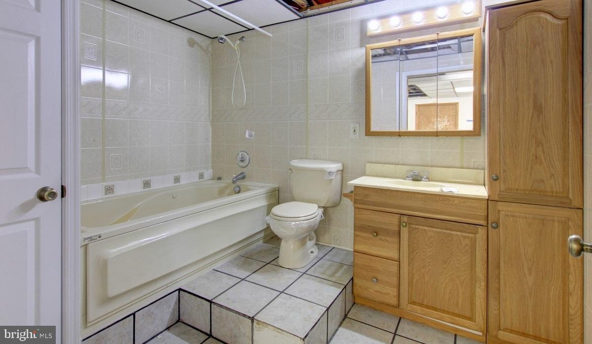 16460 Old Frederick Road Mount Airy, MD 21771 - Photo 16 of 25 Bathroom