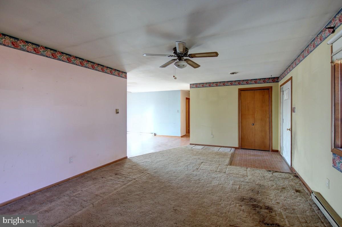 16460 Old Frederick Road Mount Airy, MD 21771 - Photo 4 of 25 Living room