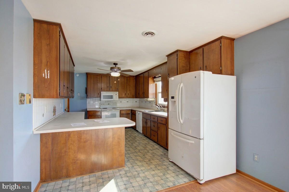 16460 Old Frederick Road Mount Airy, MD 21771 - Photo 7 of 25 Kitchen